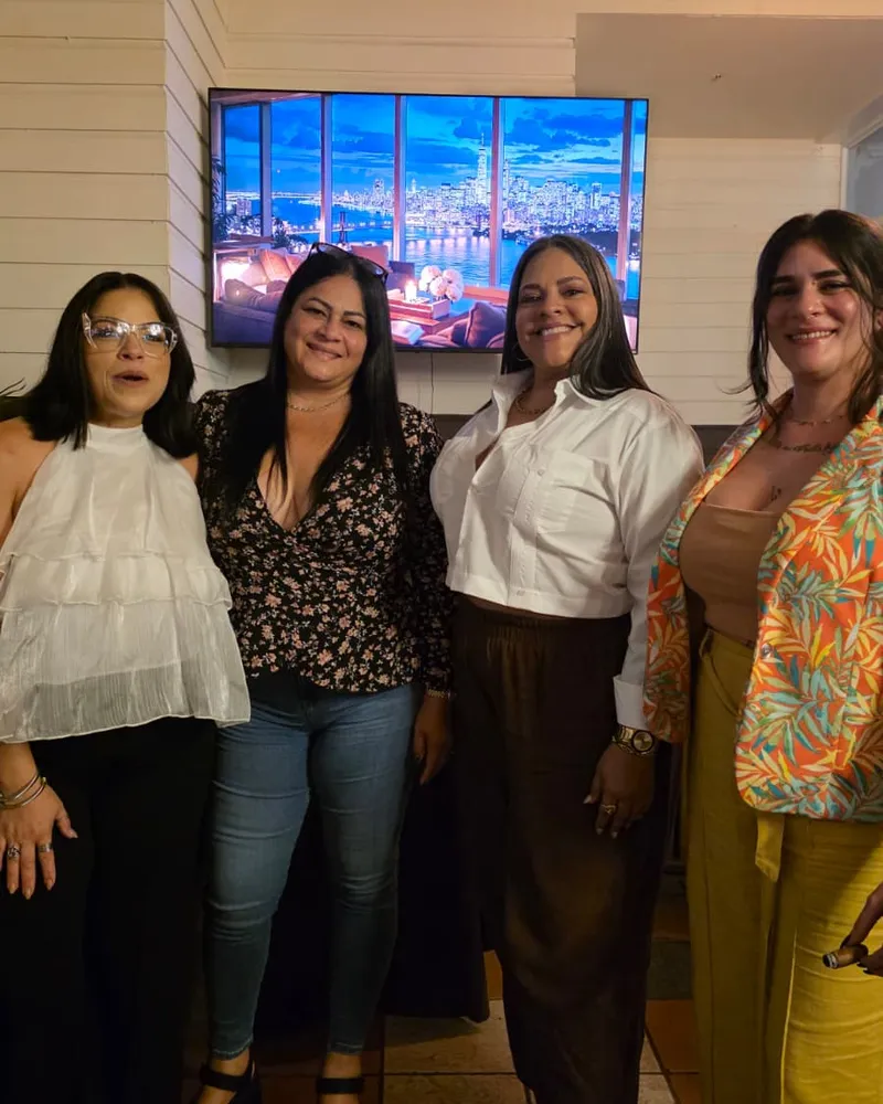 Invitados reunidos en el lanzamiento de Molina & López Tabacalera