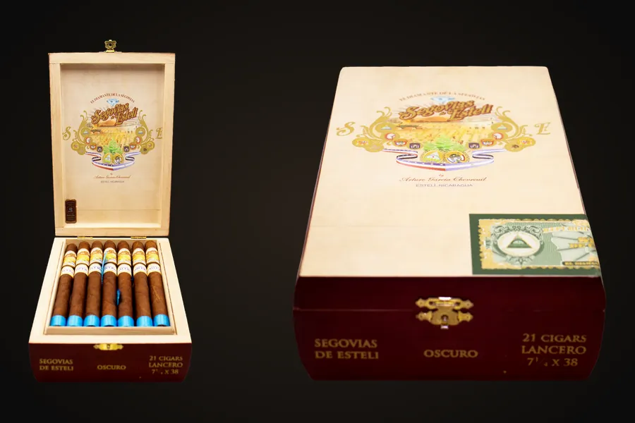 Caja abierta del Segovias de Estelí Habano Oscuro Lancero